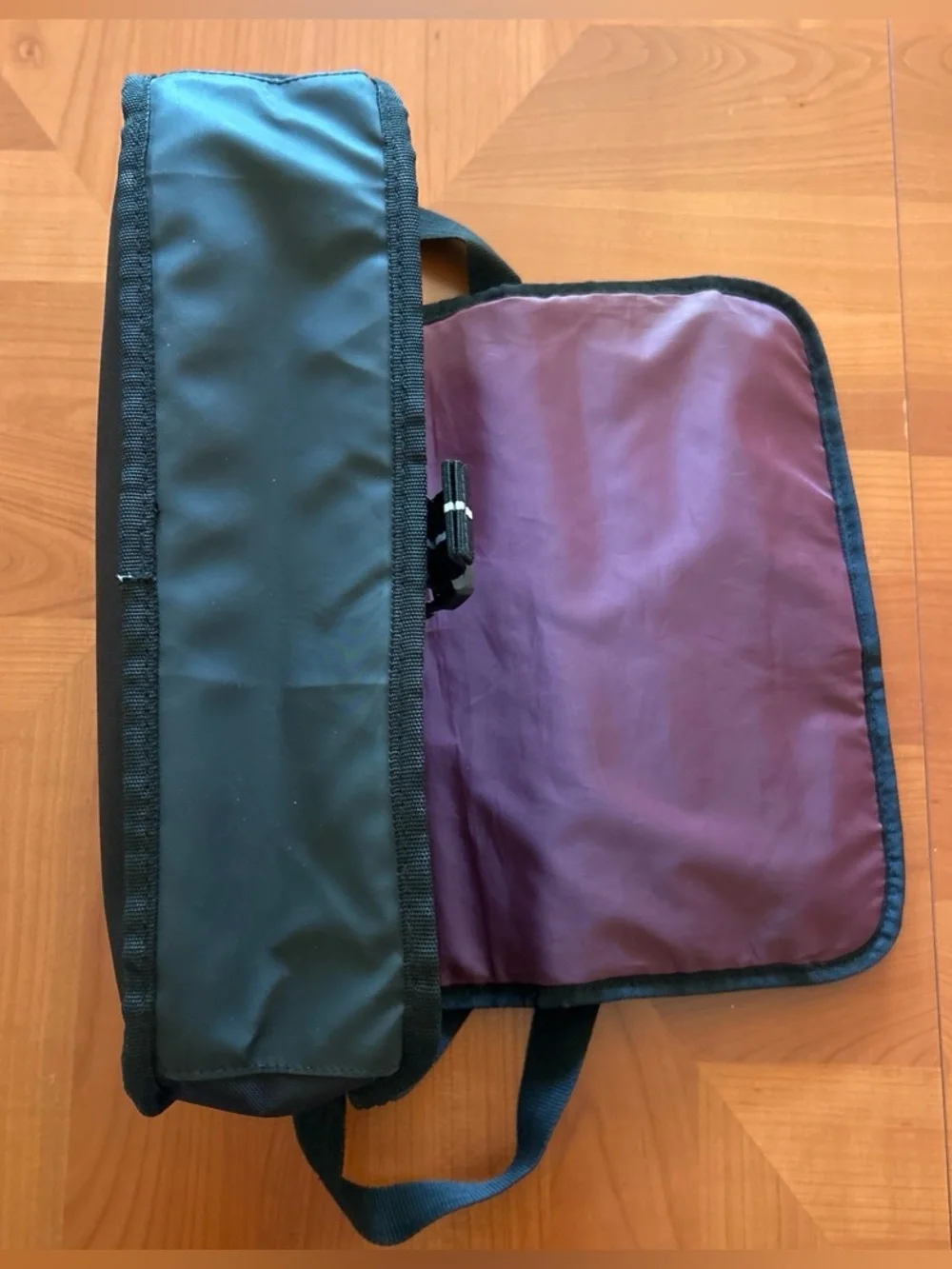 Solo New York Laptop Messenger Bag w/ Luggage Strap & Multi-Pockets; Matte Black